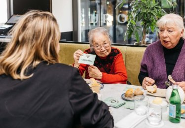 Oma’s Soep Speeddate: jong & oud delen soep en verhalen